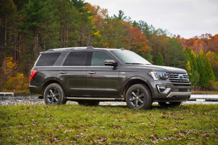 Ford uzlabo apvidus auto Expedition bezceļu īpašības – JauniAuto.lv
